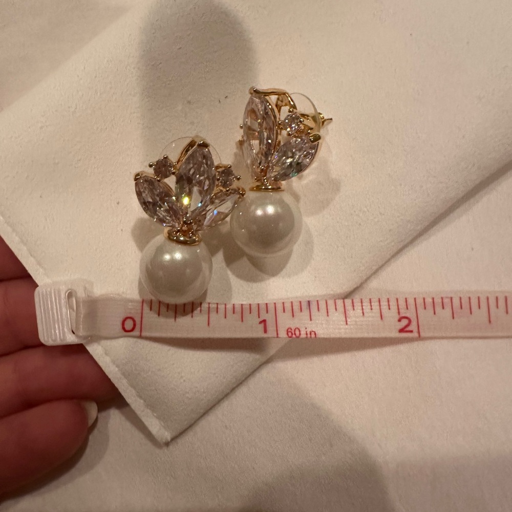 NWT Amélie George Crystal & Pearl Drop Earrings - Picture 10 of 12